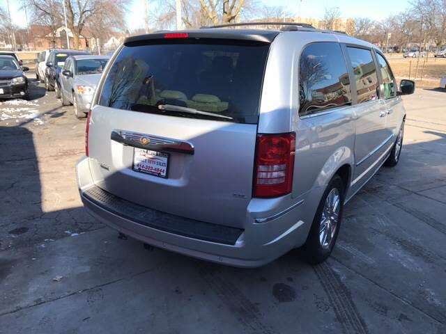 Chrysler Town and Country 2008 photo 6